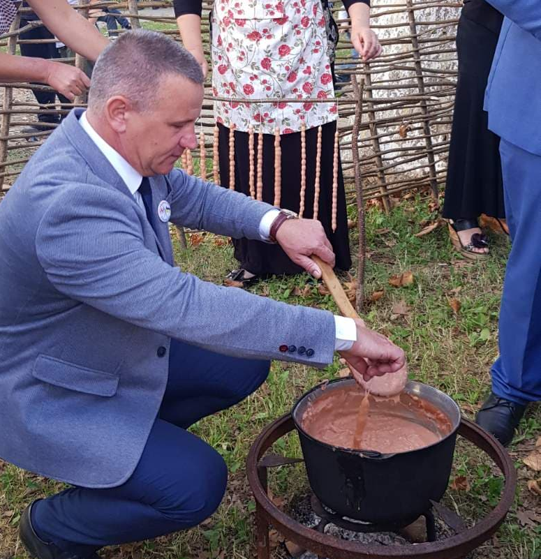 В центре Озургети мэр Геническа варил чурчхелу