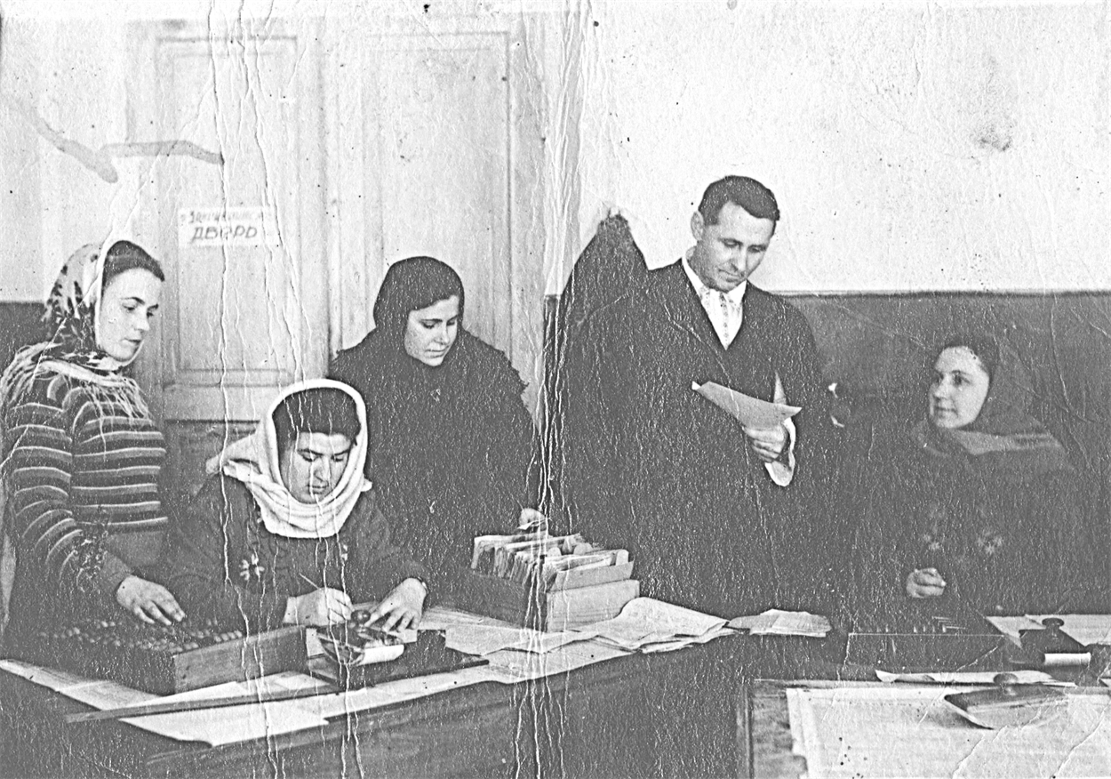 1950-е годы. Во&nbsp;время работы в&nbsp;районной больнице. Полина Омельяненко&nbsp;— крайняя слева