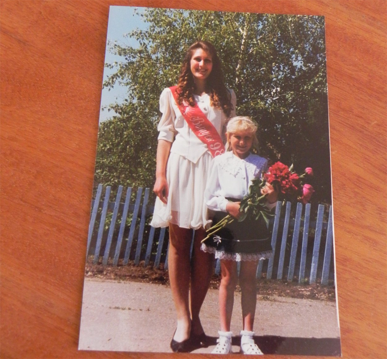 1998&nbsp;год. Нина выпускается, Маша идет в&nbsp;первый класс