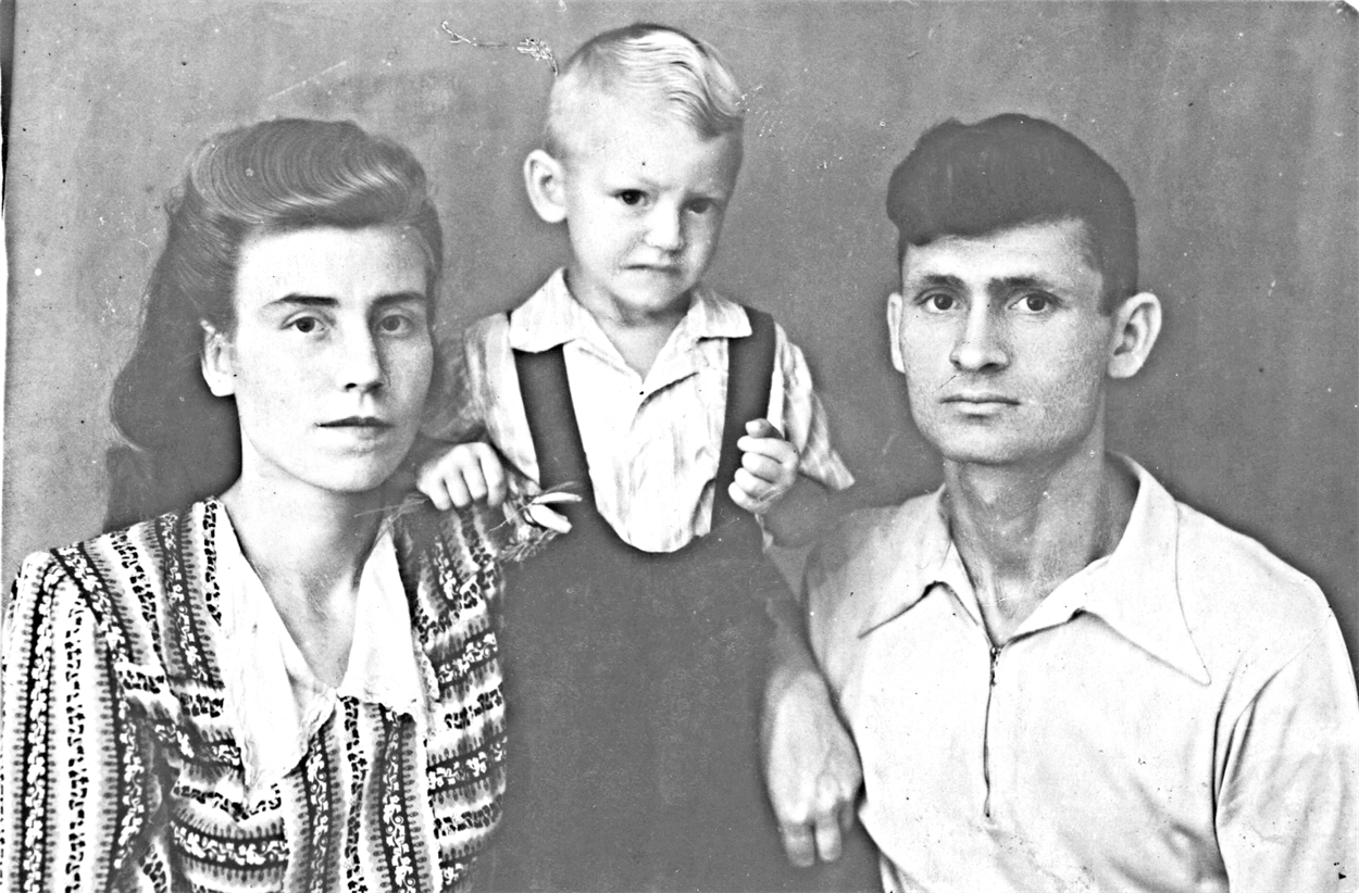 1953 г. Надежда с мужем Анатолием и сыном Алексеем