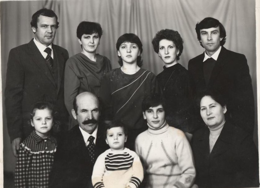 Так выглядела семья Колесниченко "тогда"