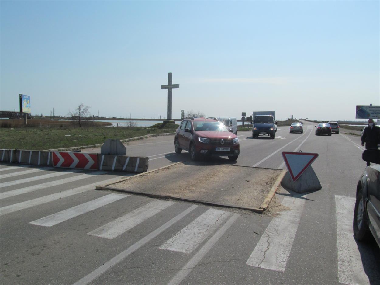 Дорога на Арабатскую Стрелку тоже пользуется популярностью 
