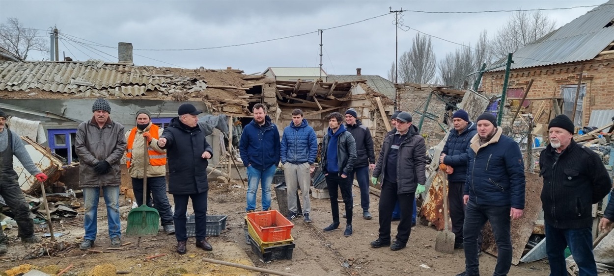 Відбудова пошкоджених будинків. Фото з сайту Генічеської міської ради
