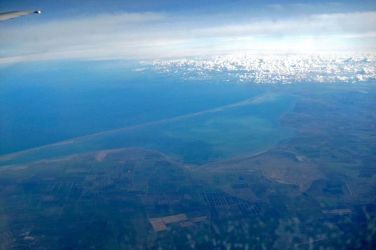 Ілюстративне фото. Вид на Арабатську Стрілку з літака
