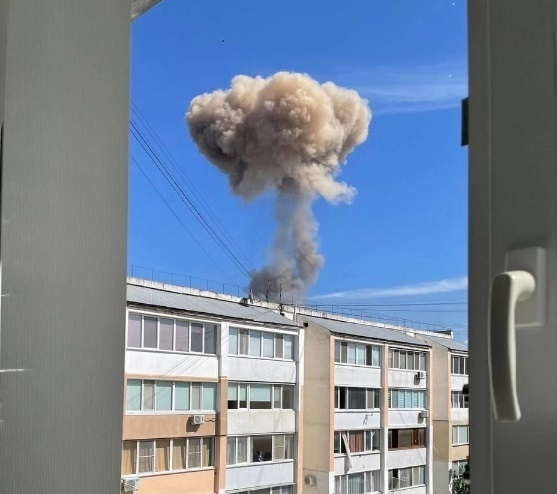 У Криму на військовому аеродромі пролунали вибухи, люди почали тікати /фото t.me/KrimSegodnya