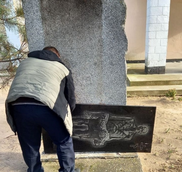 Руйнування пам’ятника голодомору 