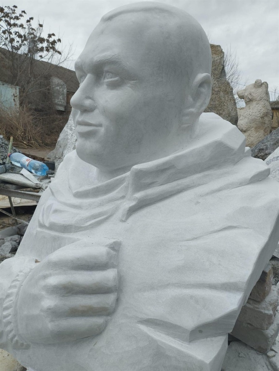  Погруддя Героя України Віталія Скакуна